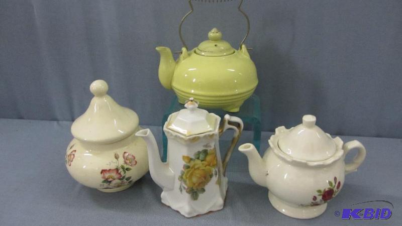 lot 195 image: Tea Pots