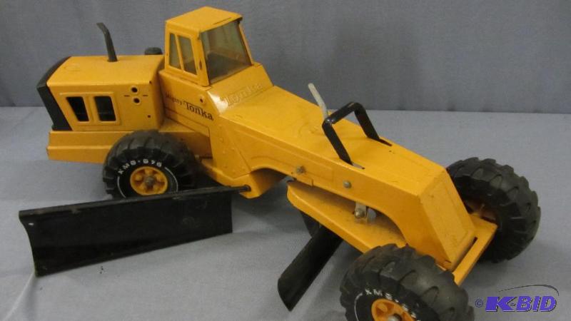 lot 201 image: Mighty Tonka Grader