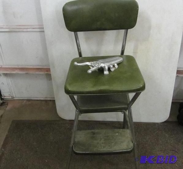 lot 211 image: Cosco Stool, Boot Jack