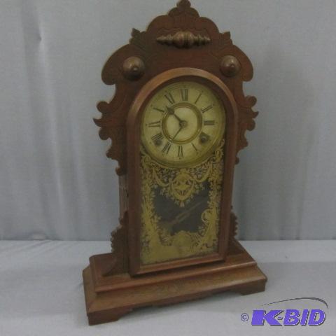 lot 28 image: Walnut Mantle Clock