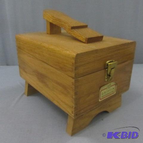 lot 48 image: Shinemaster Shoe Shine Kit