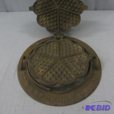 lot 53 image: Antique Heart Waffle Iron