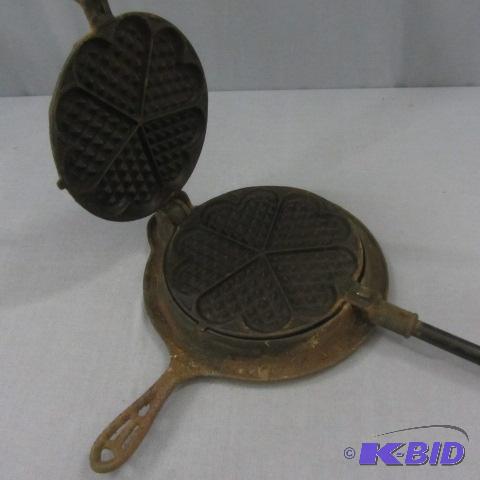 lot 54 image: Antique Heart Waffle Iron
