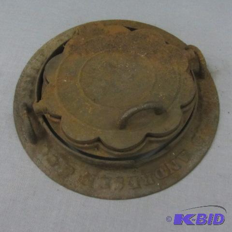lot 55 image: Antique Heart Waffle Iron