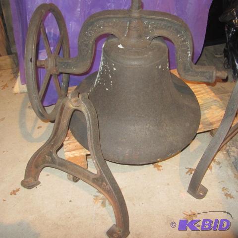 lot 6 image: Cast School Bell