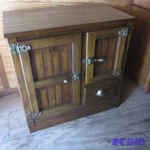 lot 8 image: Icebox Styled Cabinet