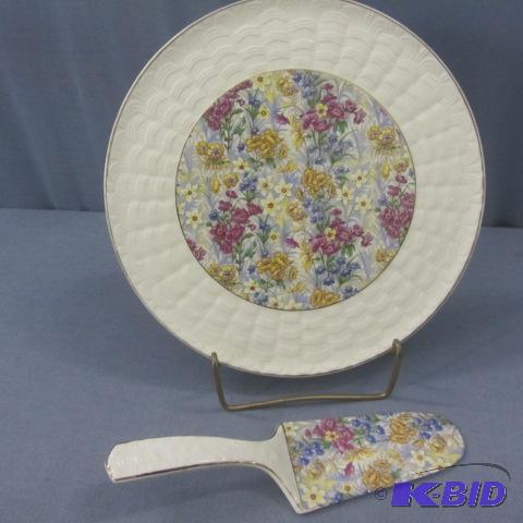 lot 81 image: Chintz Cake Plate, Server
