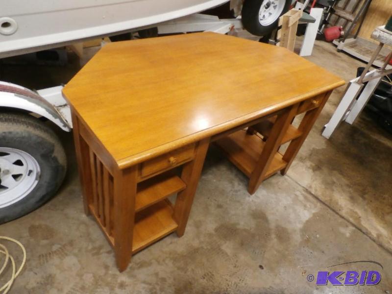 Computer desk