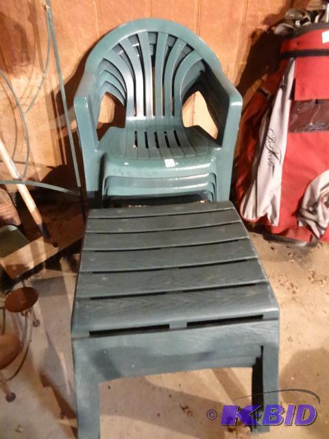 lot 10 image: 4 Patio Chairs. 4 Foot Rests...