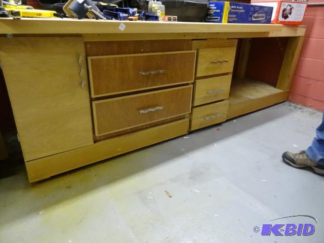 lot 137 image: Solid Wood Work bench. Thick Solid Top. 3 Dra...