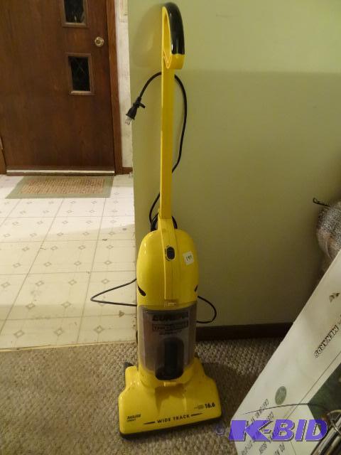 lot 189 image: Eureka The Boss Bagless Vaccum...