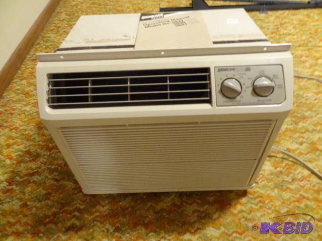 lot 229 image: Signature 2000 KSA 5838B 6000 BTU Window Air ...