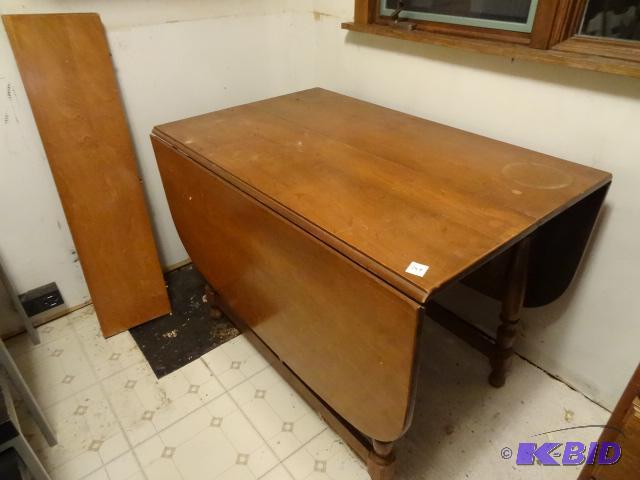 lot 249 image: Vintage Wood Drop Leaf Table Comes with 2 Lea...