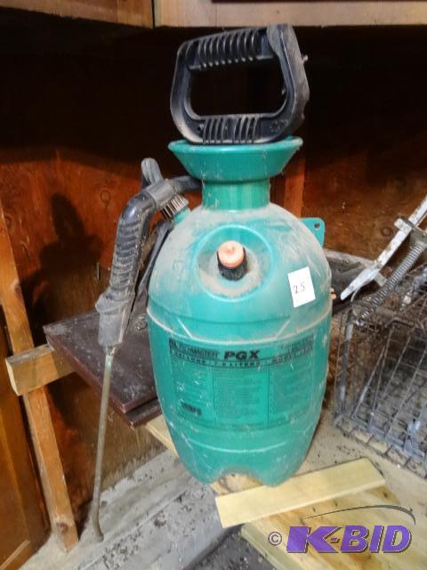 lot 25 image: Flomaster Model 1002 Hand Sprayer...
