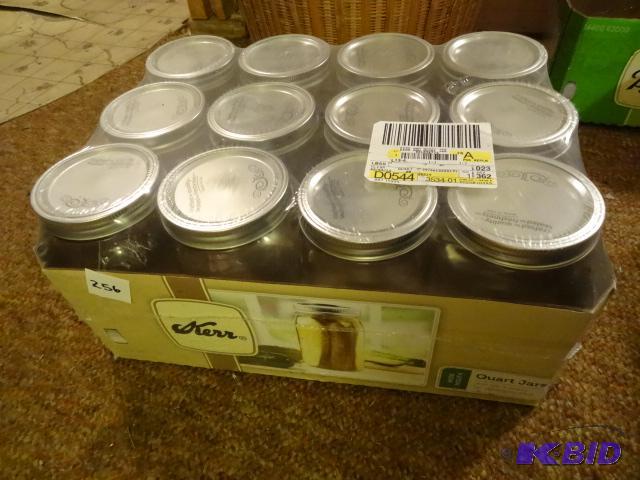 lot 256 image: 12 Canning jars. 1 qt. New...