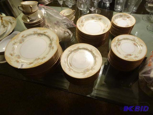 lot 259 image: Noritake China. Hand Painted from Japan. 14 D...