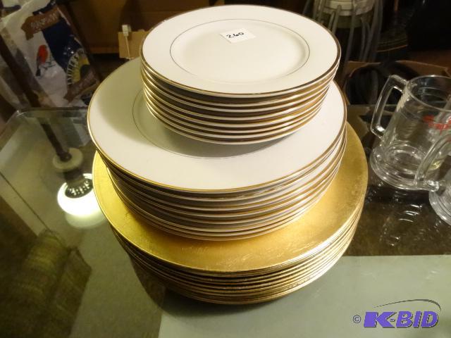 lot 260 image: Wallace Plates. 8 Dinner, 8 Salad, 14 Charger...