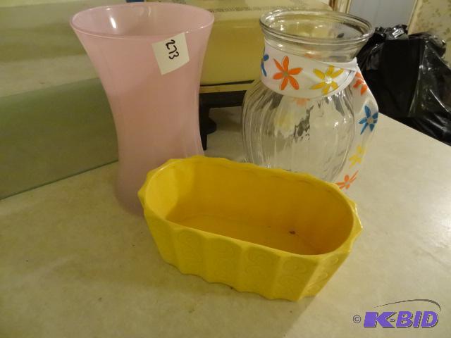 lot 273 image: 2 Vases. Napco Flower Pot...