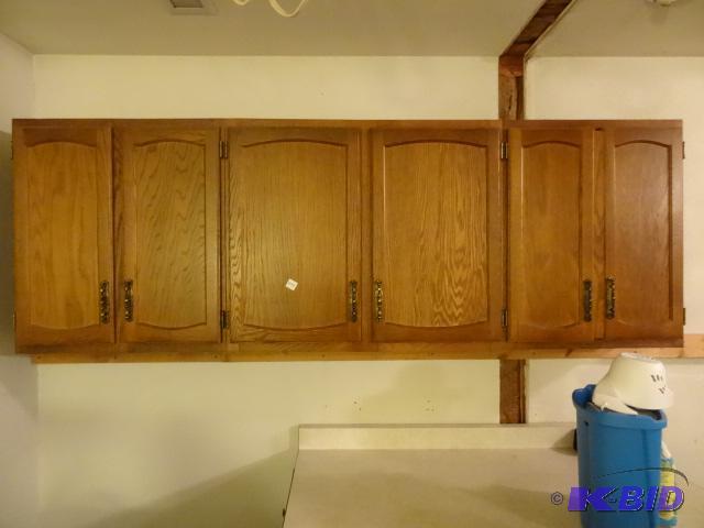 lot 274 image: Kitchen Cabinet Set. Buyer must Remove. Bring...