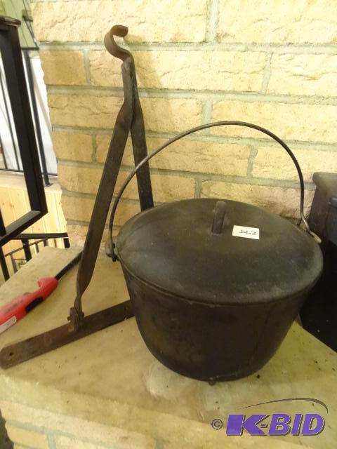 lot 275 image: Cast Iron Pot and Wall Hanging Bracket Design...