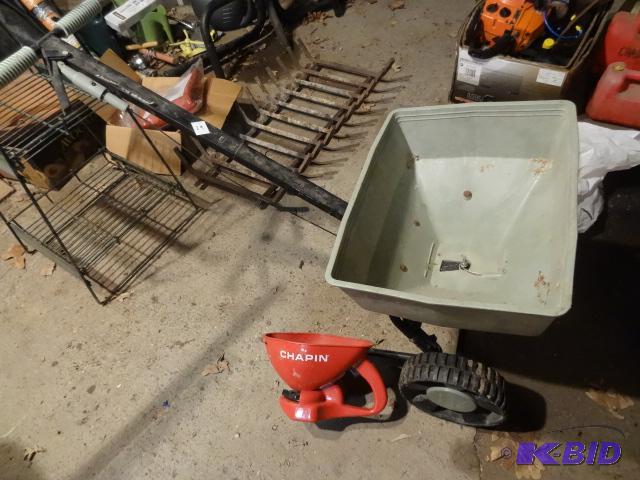 lot 29 image: Push spreader and hand spreader....