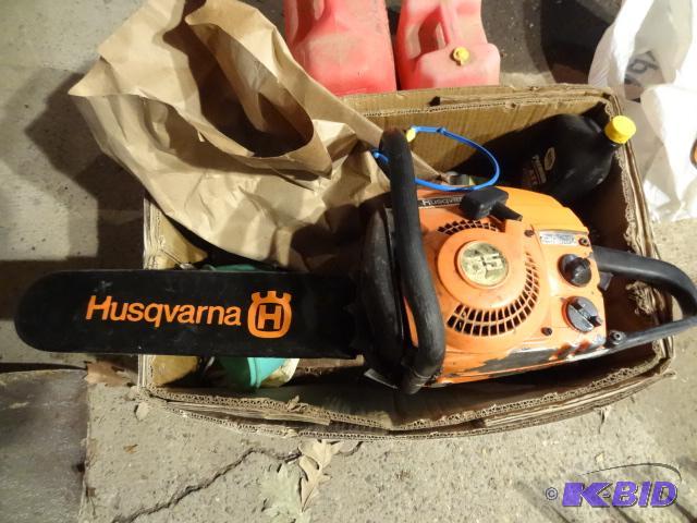 lot 32 image: Husquvarna L65 Chain saw. 16". Runs. Com...