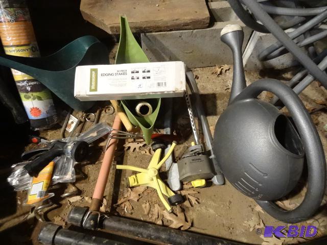 lot 34 image: Misc lawn and garden supplies...