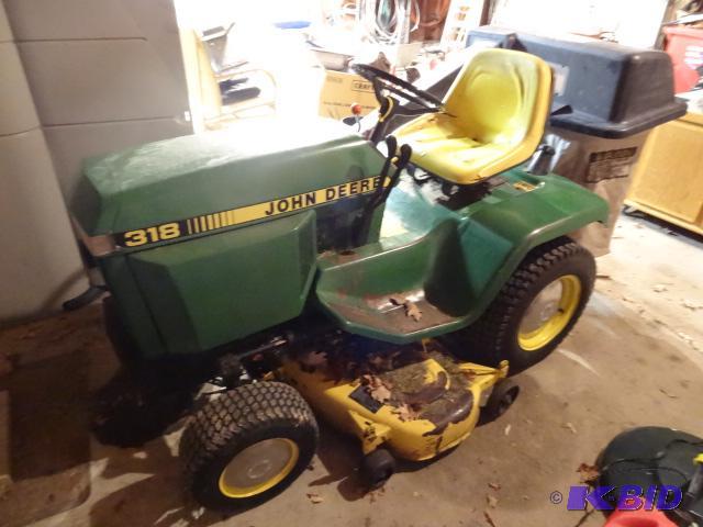 lot 5 image: John Deere 318 Lawn Tractor ID # MDD318X47753...
