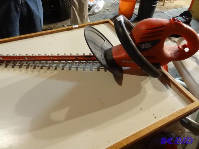 lot 64 image: Black and Decker Hedge hog Hedge Clippers...