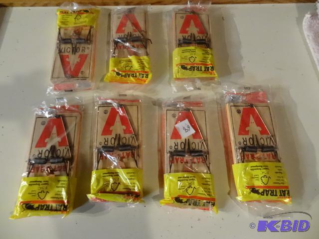 lot 68 image: 7 Victor New Rat Traps...