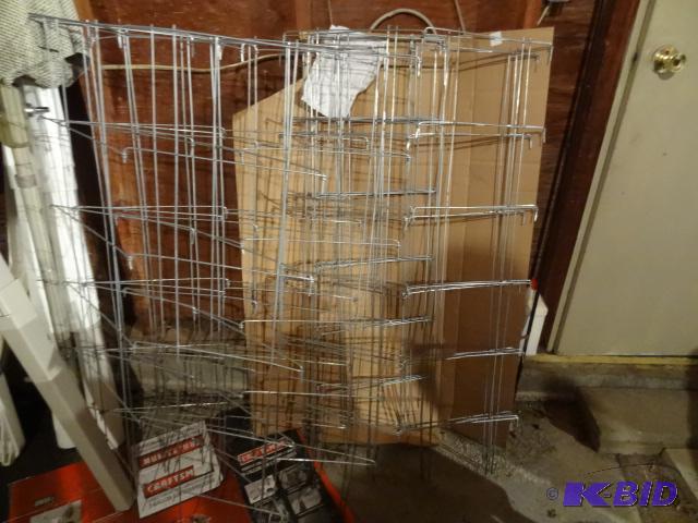 lot 7 image: 5 Square Tomato Cages...