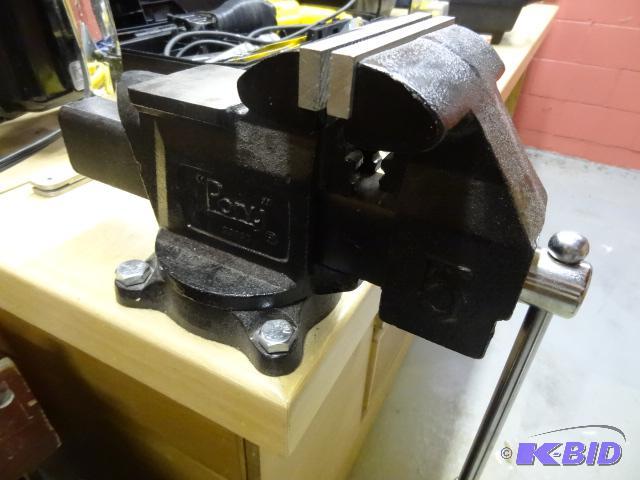 lot 75 image: Pony 29050 5" Bench Vise...