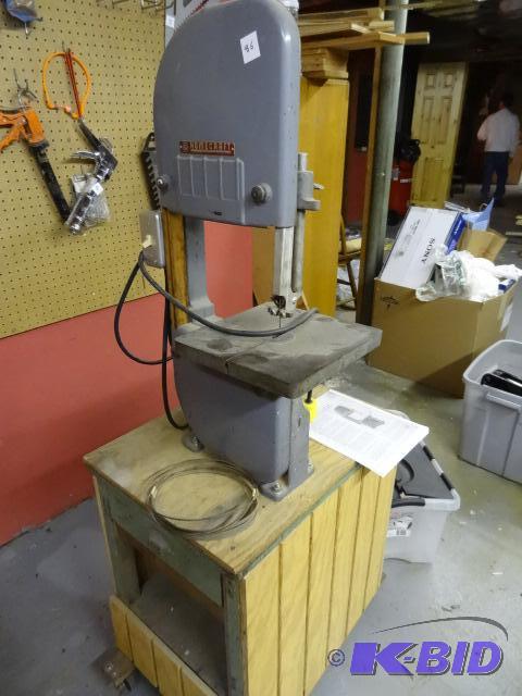 lot 86 image: Rockwell Homecraft 10" Bandsaw Serial D3...
