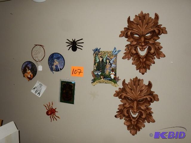 lot 107 image: Decorative items as pictured