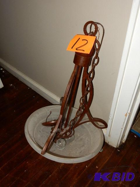 lot 12 image: Light fixture