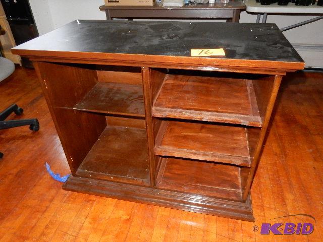 lot 16 image: Wooden Shelf