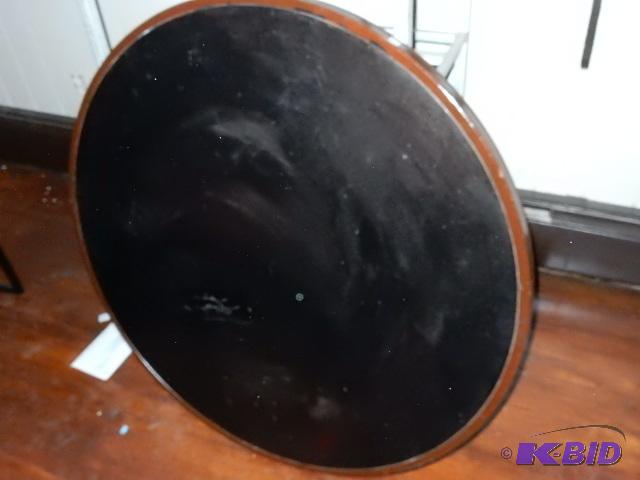 lot 18 image: Round Table Top