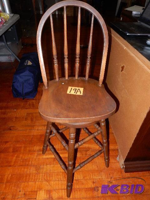lot 19A image: Dooley Swivel chair