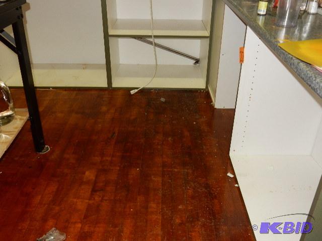 lot 22 image: 6 white laminate cabinets