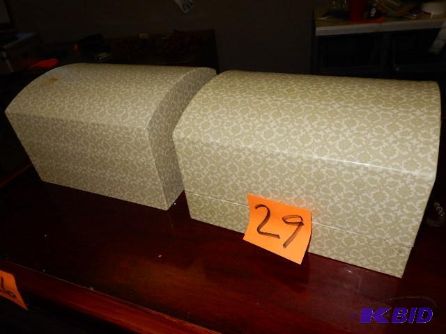 lot 29 image: 2, Display Boxes