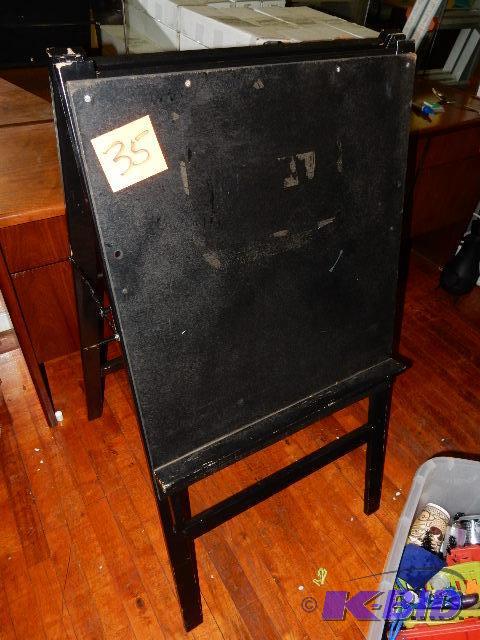 lot 35 image: Easle