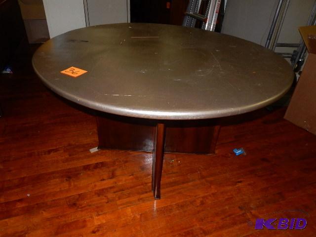 lot 36 image: Round Solid wood painted table