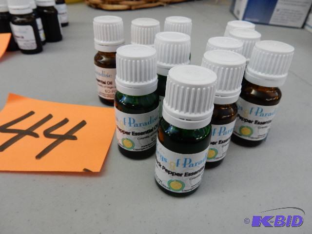 lot 44 image: Black Pepper Essential Oils
