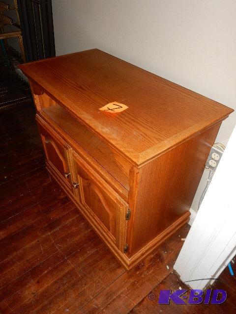 lot 7 image: Entertainment Center