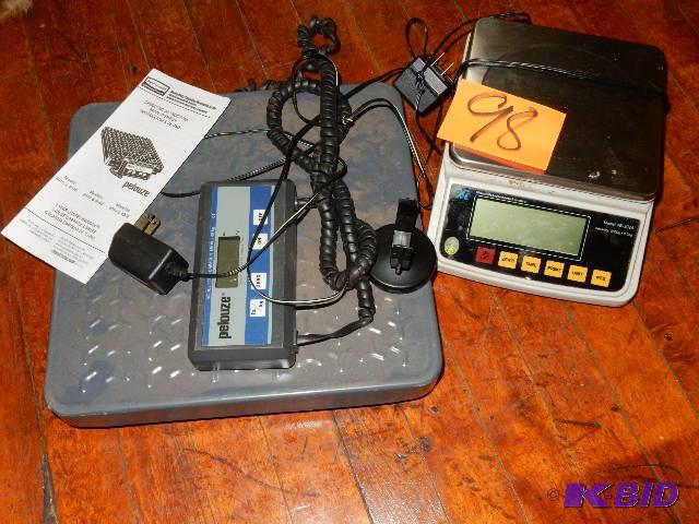 lot 98 image: Pelouze Electronic Scale, Mail scale