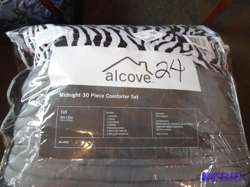 Comforter set -Full -30 piece set -comes with...