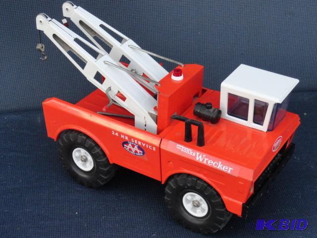 lot 102 image: Tonka 24 Hrs Service Wrecker, in very good sh...