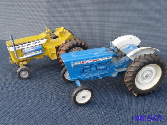 lot 103 image: ERTL Minneapolis-Moline Tractor with Ford 400...