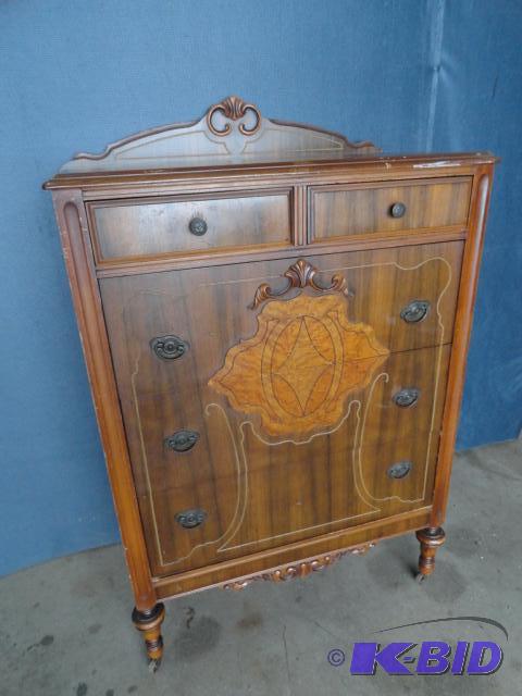 lot 112 image: Fancy chest dresser on casters, 5 drawer, 50&...