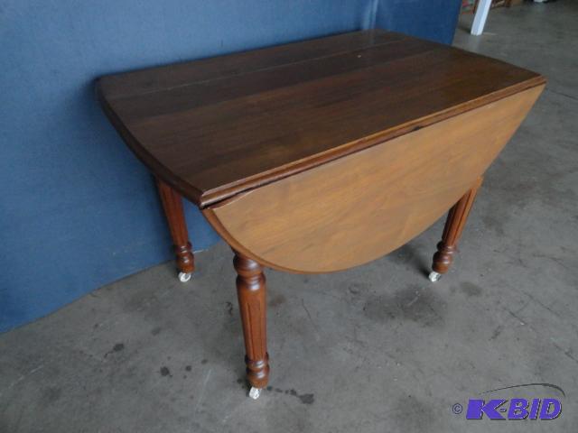 lot 115 image: Oak drop leaf table, total dimension 42x54&qu...